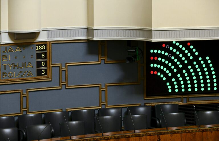 Eduskunnan täysistunto, Nato-selonteon käsittely ..