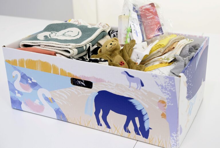 Kela esittelee uuden äitiyspakkauksen