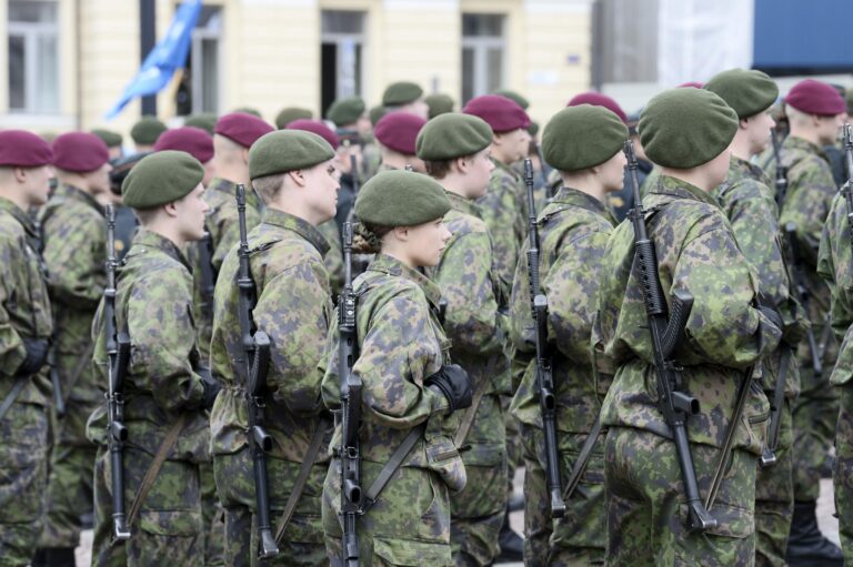 Puolustusvoimain lippujuhlan päivä Helsingissä
