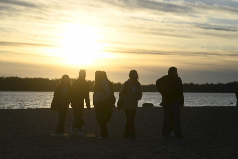 Koululaiset juhlivat Hietsussa