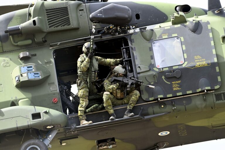 Utin jääkärirykmentissä mediatilaisuus