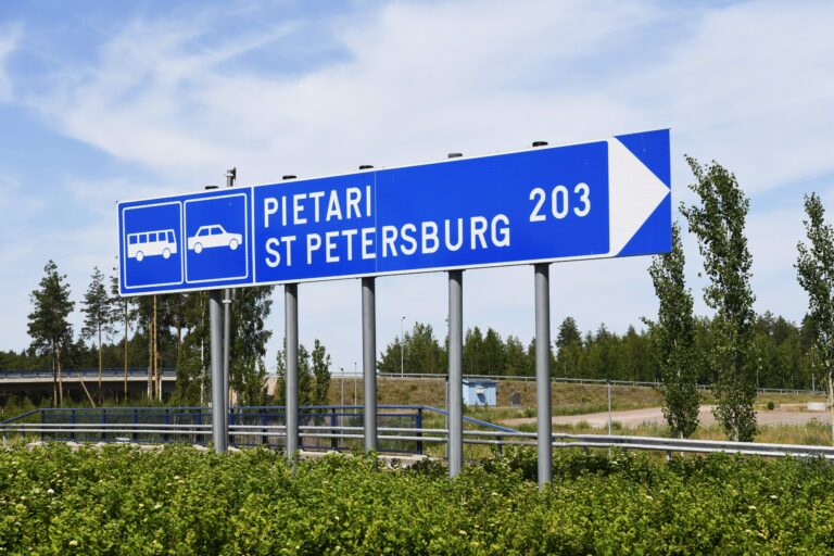 Koronarajoitukset ulkorajaliikenteessä päättyvät