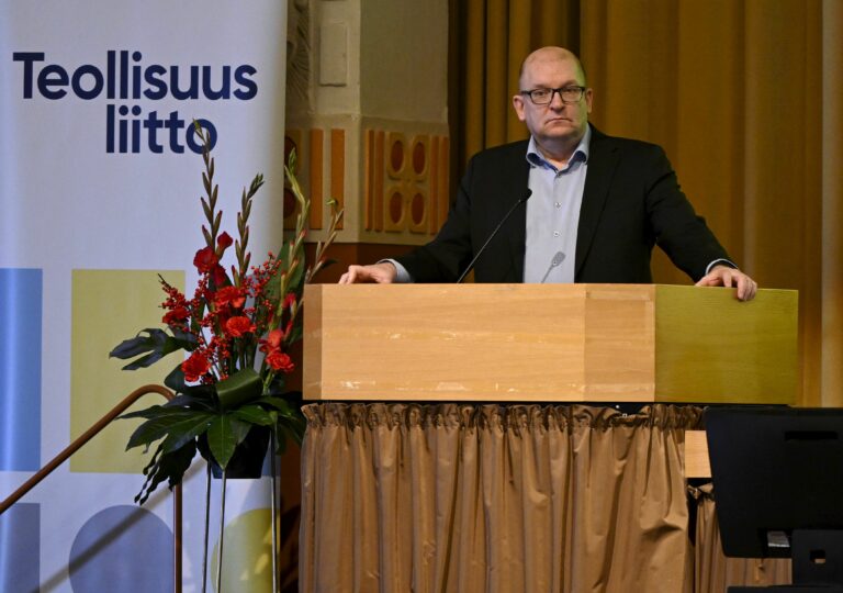 Teollisuusliiton valtuuston kokous