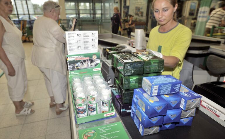 Venäläisiä turisteja Prismassa