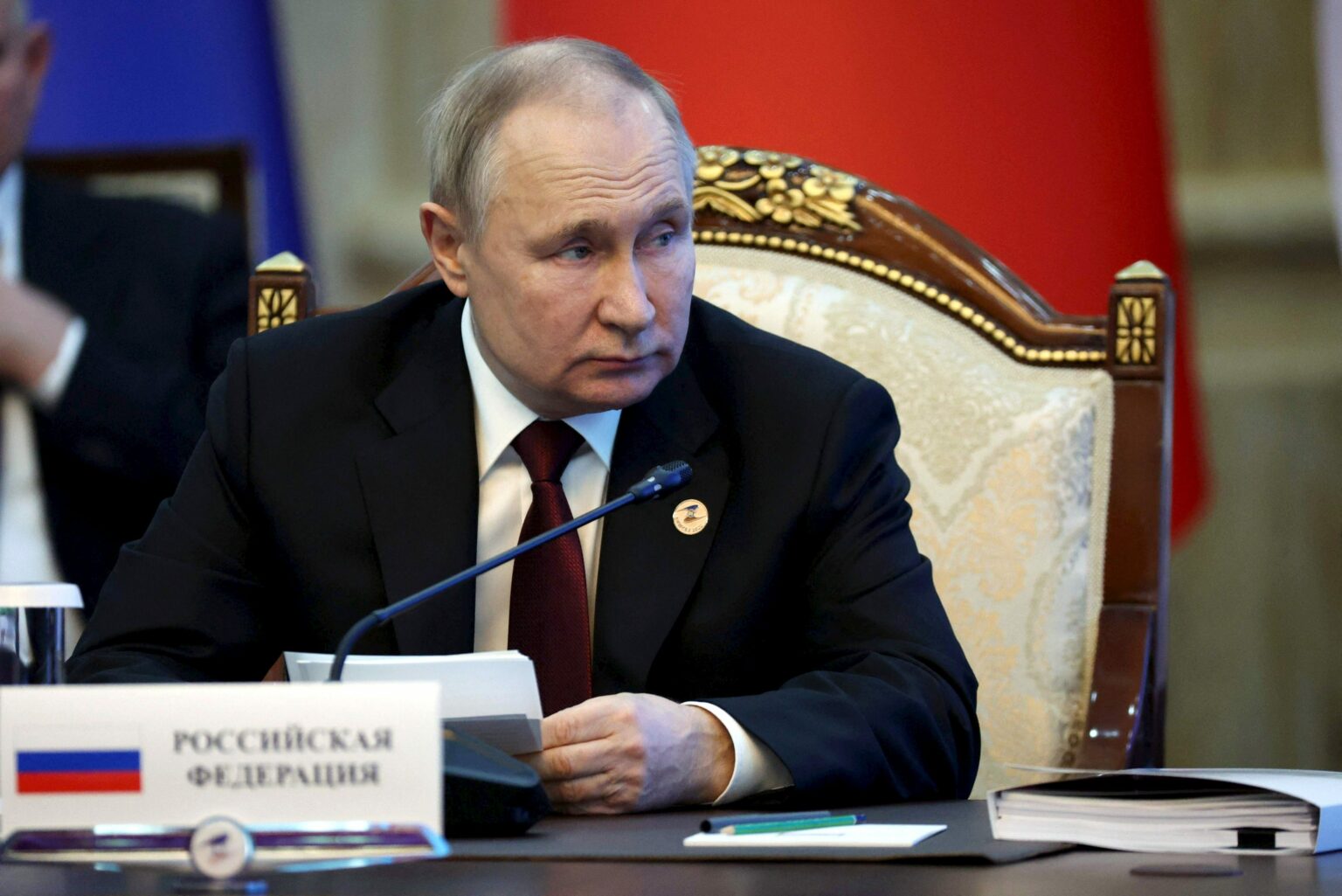 Paljastus Kremlin sisäpiiristä: Vladimir Putinin eristys kasvaa ...