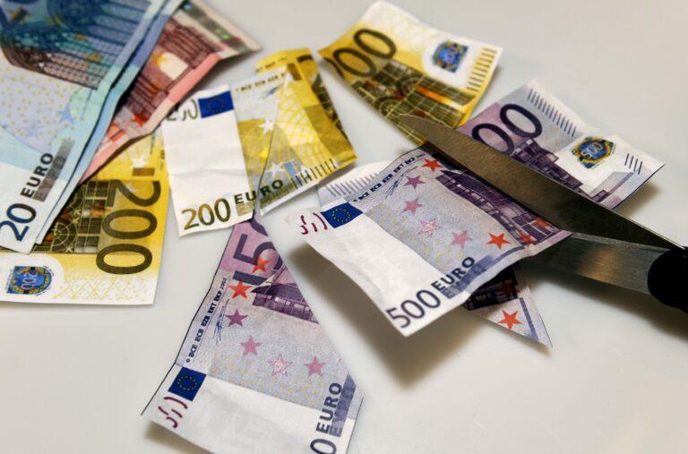 LKS 20150209 Rahan leikkaaminen