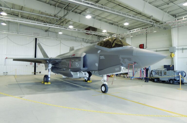 Norjalaiset kouluttautuvat F-35 hävittäjän käyttöön Arizonan aavikolla USA:ssa