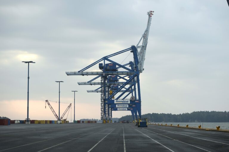 Linja-autoasema tyhjillään