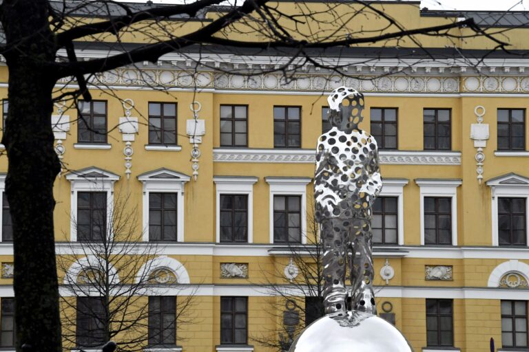 Palvelunestohyökkäys valtioneuvostoon ja ministeriöihin