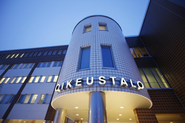 Oulun seksuaalirikokset - käräjäoikeus - vangitsemisoikeudenkäynti