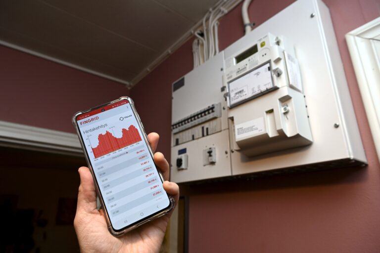 Mitä jokaisen kansalaisen tulisi tietää vuoden 2023 alussa voimaan astuvista sähkötuesta ja sähkövähennyksestä?