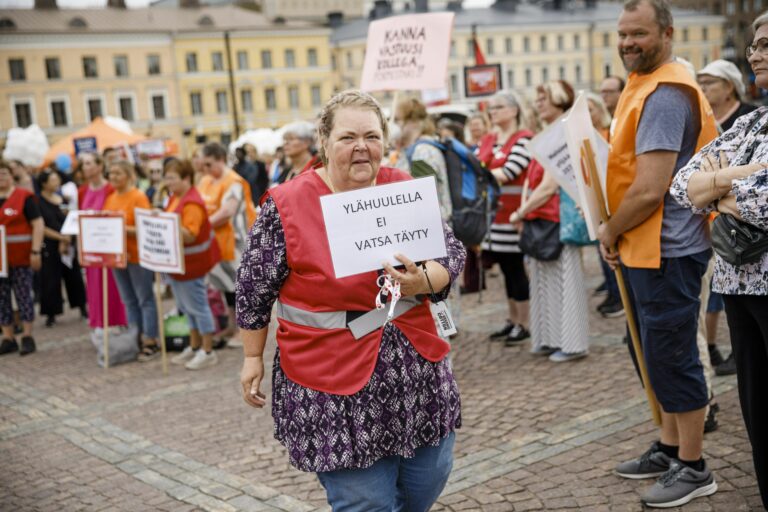 Eräpäivä-mielenilmaus Senaatintorilla