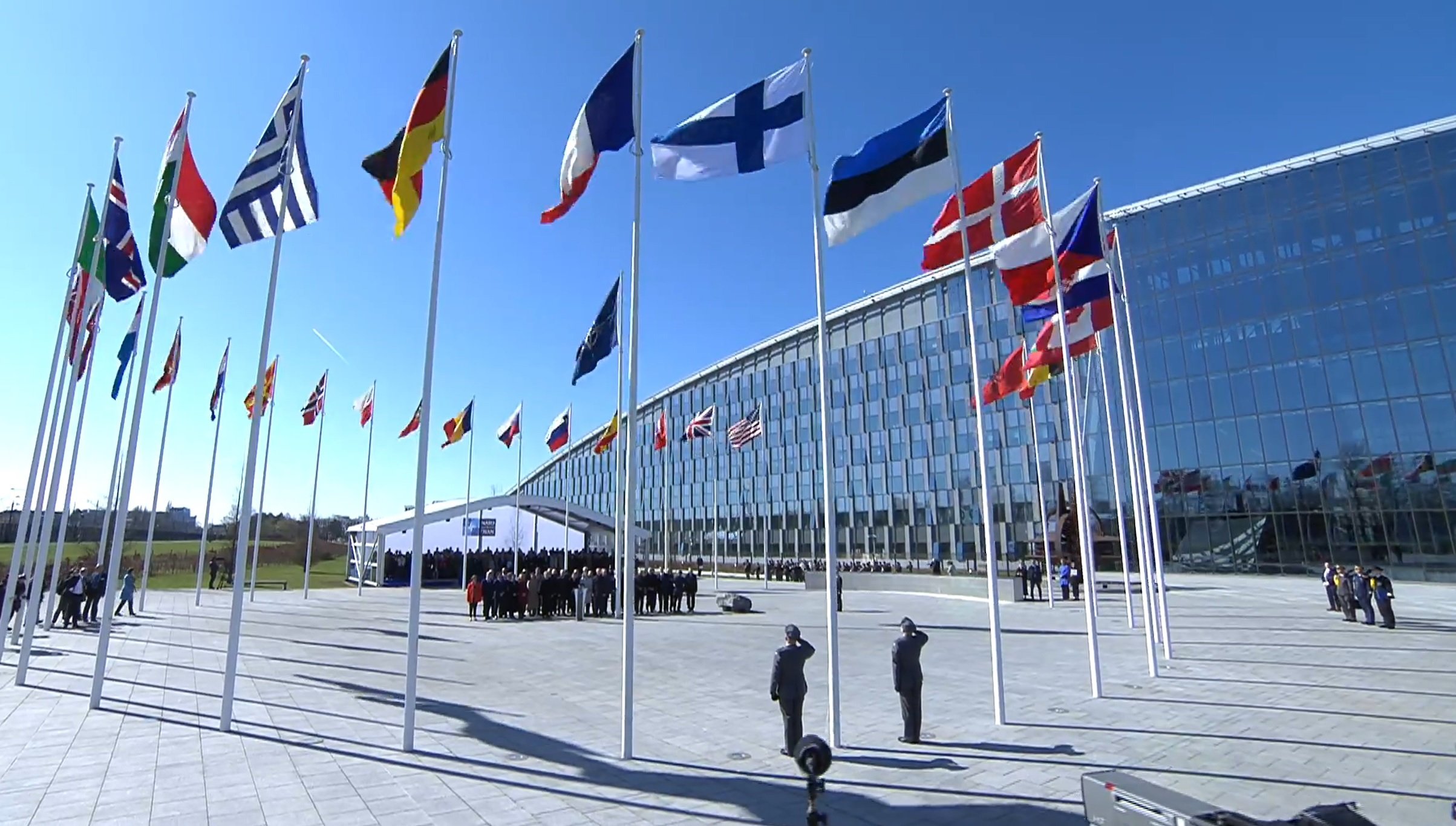 Historiallinen hetki: Suomen lippu nousi Naton salkoon | Verkkouutiset