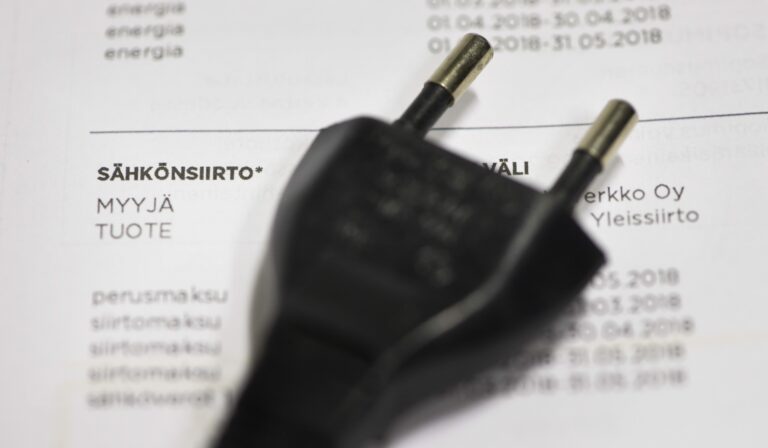 Sähkön siirtohinnat jatkavat nousuaan, ennakoi tuore selvitys