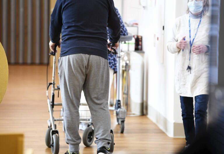 Vanhustenhoivaa koronan aikaan