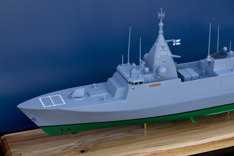 Puolustusvoimien strategisen Laivue 2020 -hankkeen taistelualusten hankintasopimusten allekirjoitustilaisuus