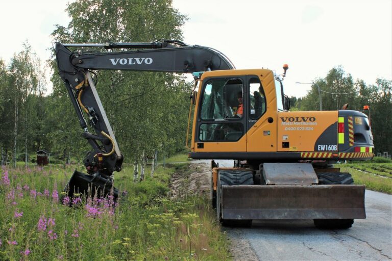 kuvituskuva-niittotyokaivuri