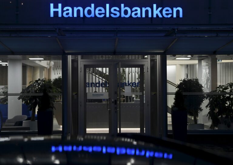 Handelsbanken ilmoitti vetäytyvänsä Suomesta