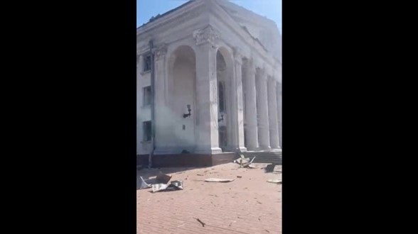 Tshernihivin teatteri. (Kuvakaappaus videolta)