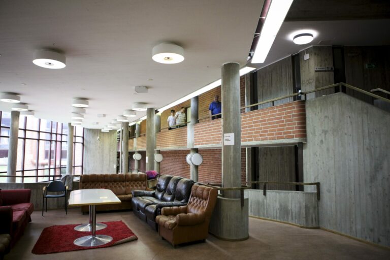 Suomen kielen opetusta Evitskogin vastaanottokeskuksessa