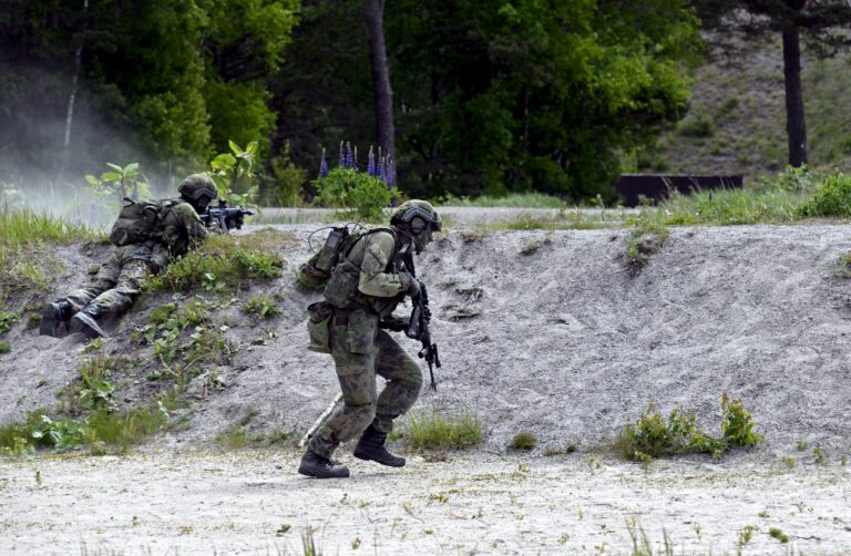 Maavoimien taistelija -esittelytilaisuus Santahaminassa