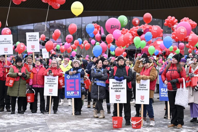 STTK ja jäsenliitot järjestävät Kohtuus kaikessa -mielenosoituksen