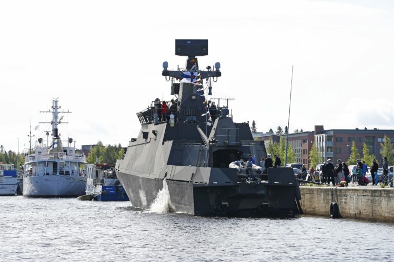 Puolustusvoimain lippujuhla Oulussa