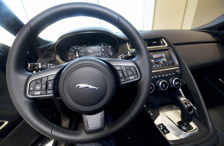 EU on kaavaillut autoihin automaattisia hätäjarrutusjärjestelmiä