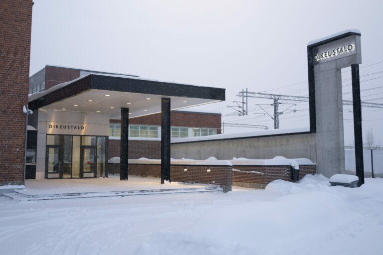 Murhasyytteitä Lahden yliajosta käsitellään Päijät-Hämeen käräjillä