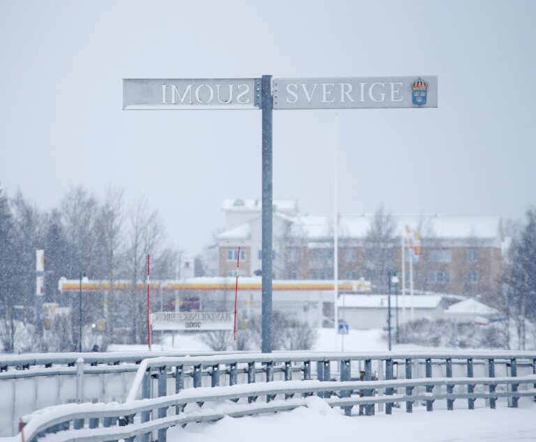 Rajaliikennettä ja -vartiointia Suomen ja Ruotsin rajalla