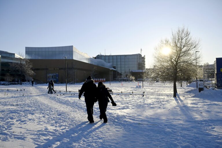 Uusi vuosi alkaa kireässä pakkasessa, pakkasvaroitukset voimassa koko maassa