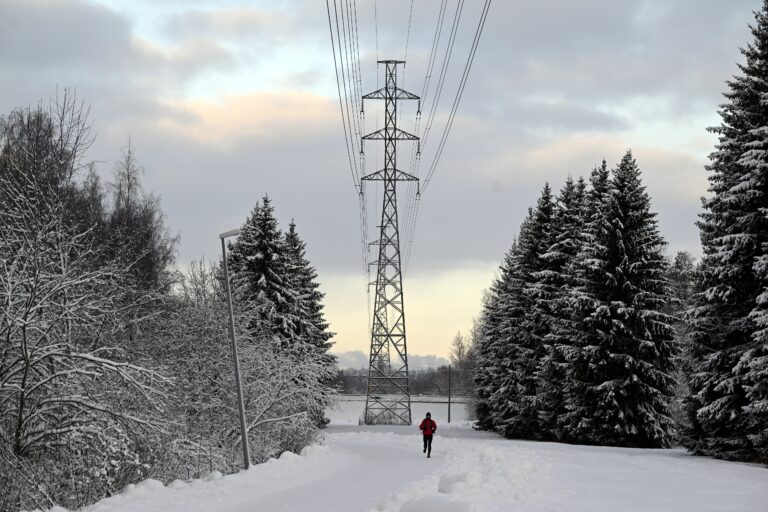 Sähkön hinta pomppaa aamulla korkealle, jatkuuko sama meno huomenna?