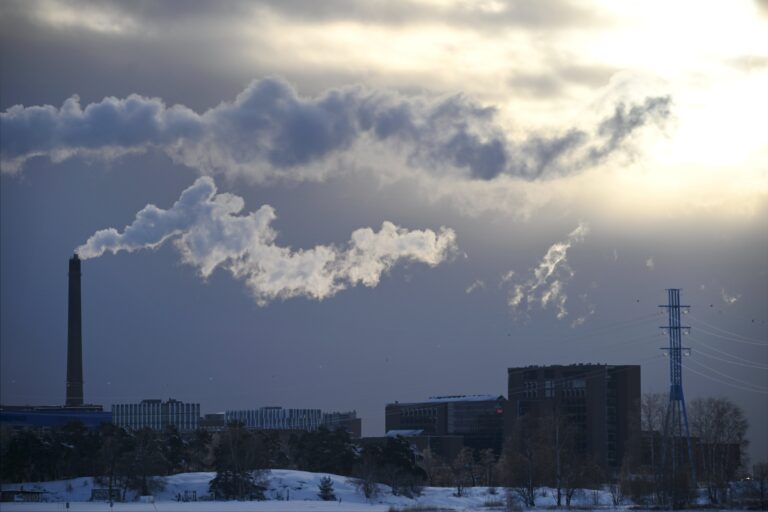 Sähkön hinta pomppaa aamulla korkealle, jatkuuko sama meno huomenna?