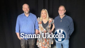Sanna Ukkolan vieraina aatehistorioitsija Ari Helo ja kielitieteilijä Janne Saarikivi. Kuva: Tuukka Ylönen