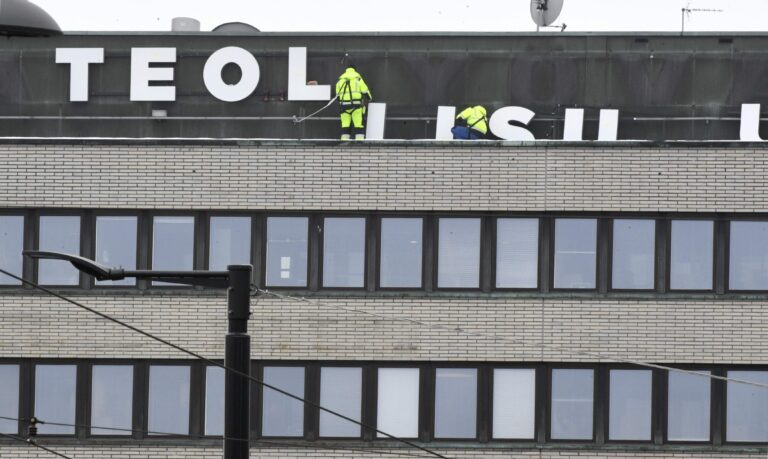 Teollisuusliiton uudet kyltit asennetaan