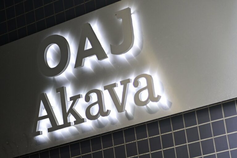 OAJ:n ja Akavan logot