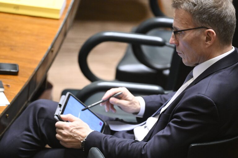 Eduskunnan täysistunto