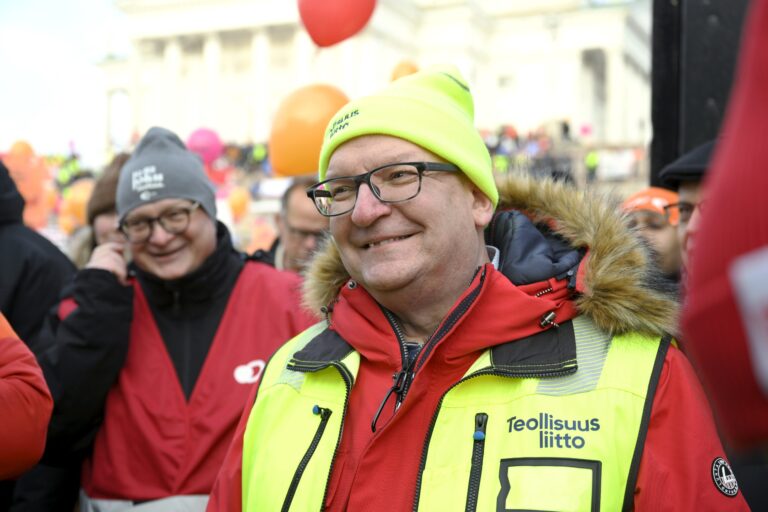 SAK ja STTK järjestävät mielenosoituksen hallituksen heikennyksiä vastaan