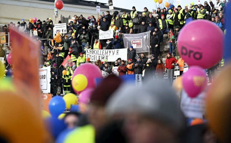SAK ja STTK järjestävät mielenosoituksen hallituksen heikennyksiä vastaan