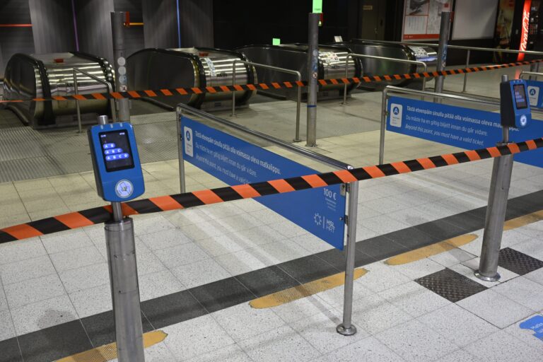 Lakot hiljentävät suuren osan joukkoliikenteestä