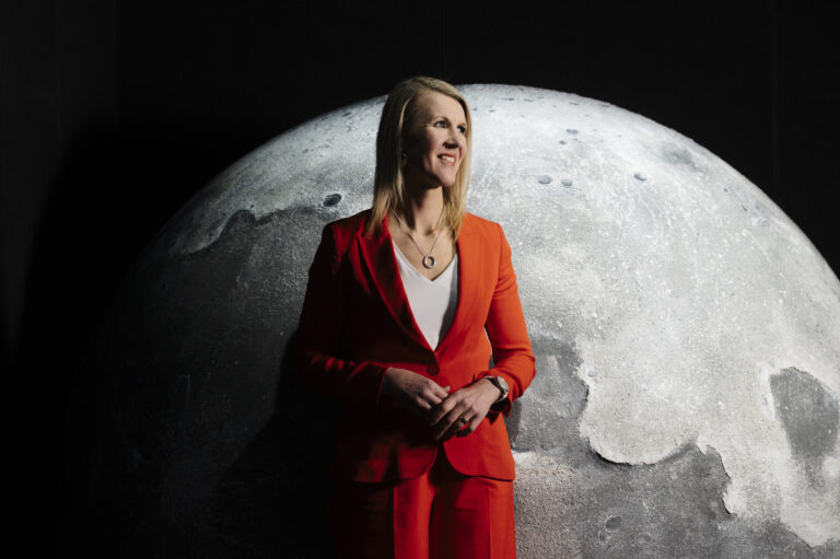 Tiede- ja kulttuuriministeri Sari Multala, kuvattu Heurekassa, kuvaaja Johanna Erjonsalo