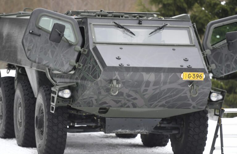 Uusi Patria 6x6-ajoneuvo