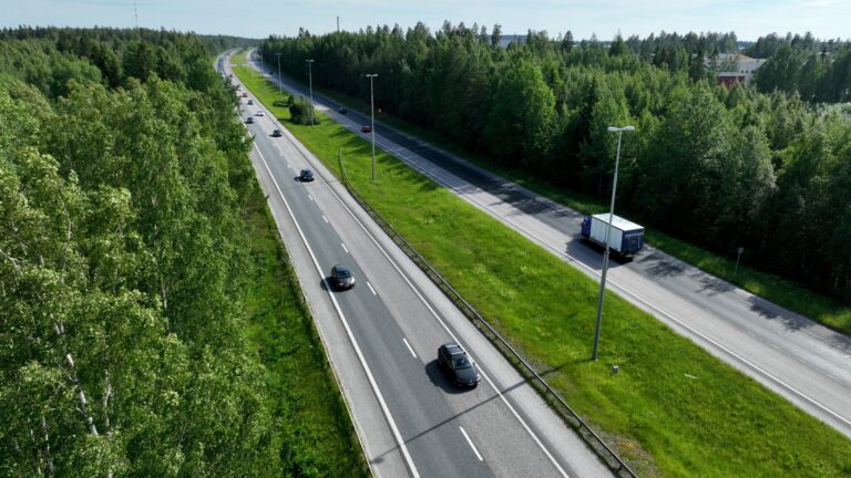 Juhannuksen menoliikenne