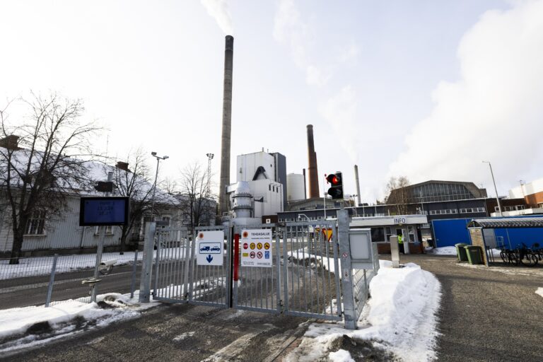 Stora Enso ajaa tuotantoaan alas lakkojen takia