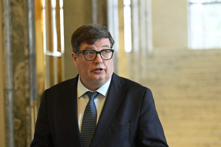 Työministeri Arto Satonen kommentoi työmarkkinatilannetta