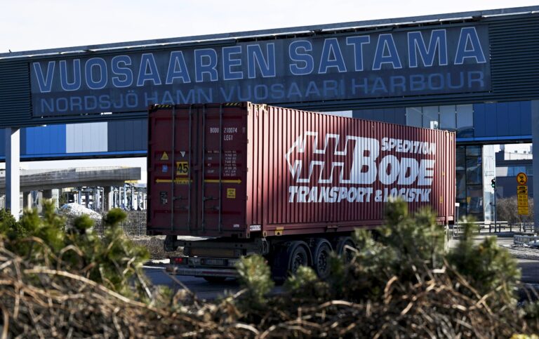 Laajat lakot pysäyttävät vientiä ja tuontia maanantaista alkaen