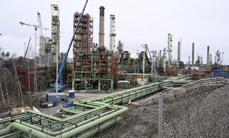 Nesteen Porvoon-jalostamo kevään suurseisokin aikaan