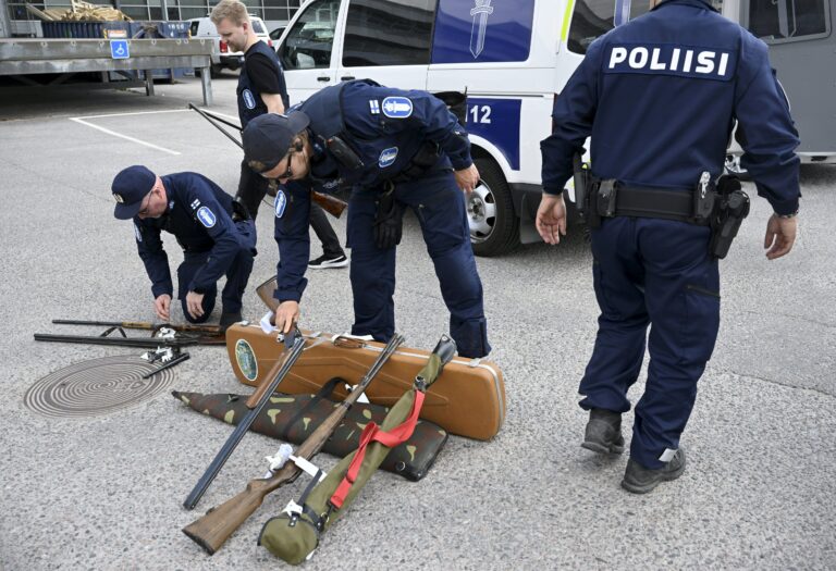 Poliisi kerää aseita ja räjähteitä hävitettäväksi pääkaupunkiseudulla - luvattomista ei rangaista