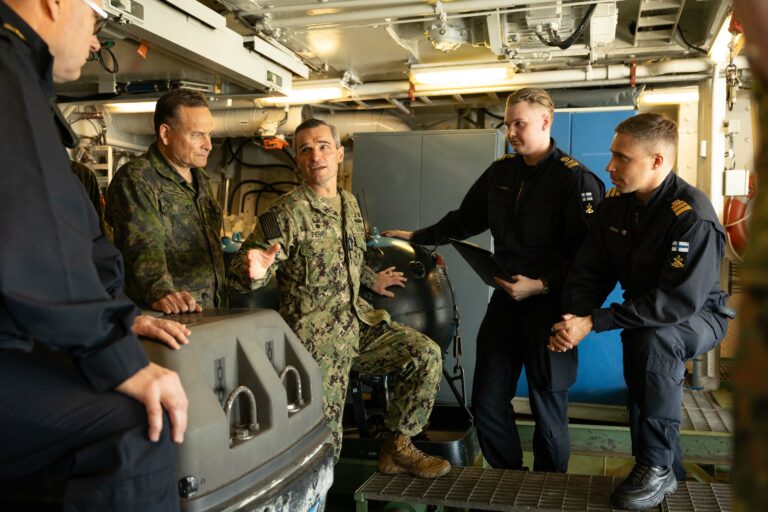 Tiedotekuva_JFCNF COM vierailu-MERIV