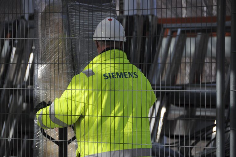 Siemens purkaa Vuosaaren metroaseman laituriovia